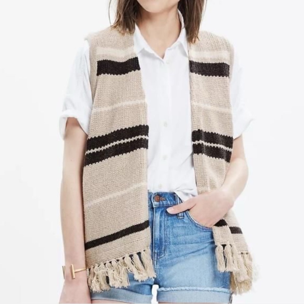 Madewell Coastward Fringe Sweater Vest Size S/M
Euc 
A-22